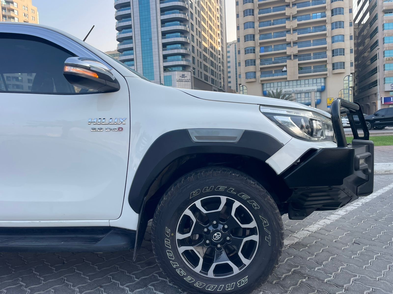 Toyota Hilux SR5 2017 White Bullbar image